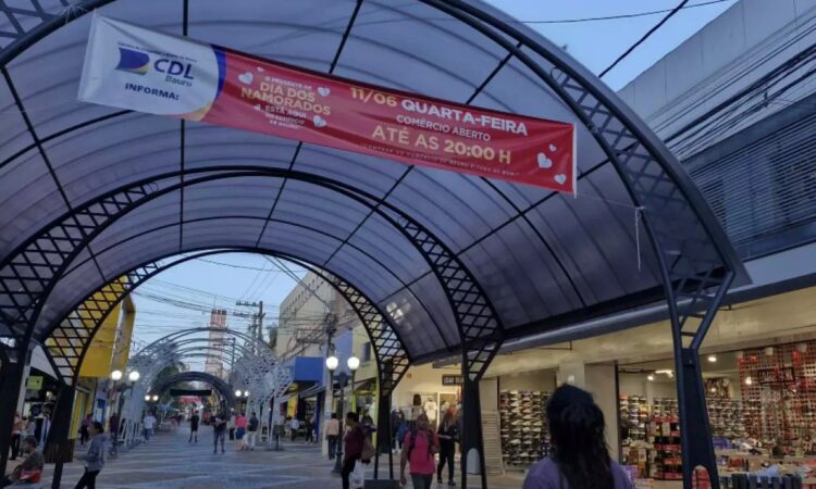 Dia dos Namorados lojas ampliarão horário e terão promoções especiais