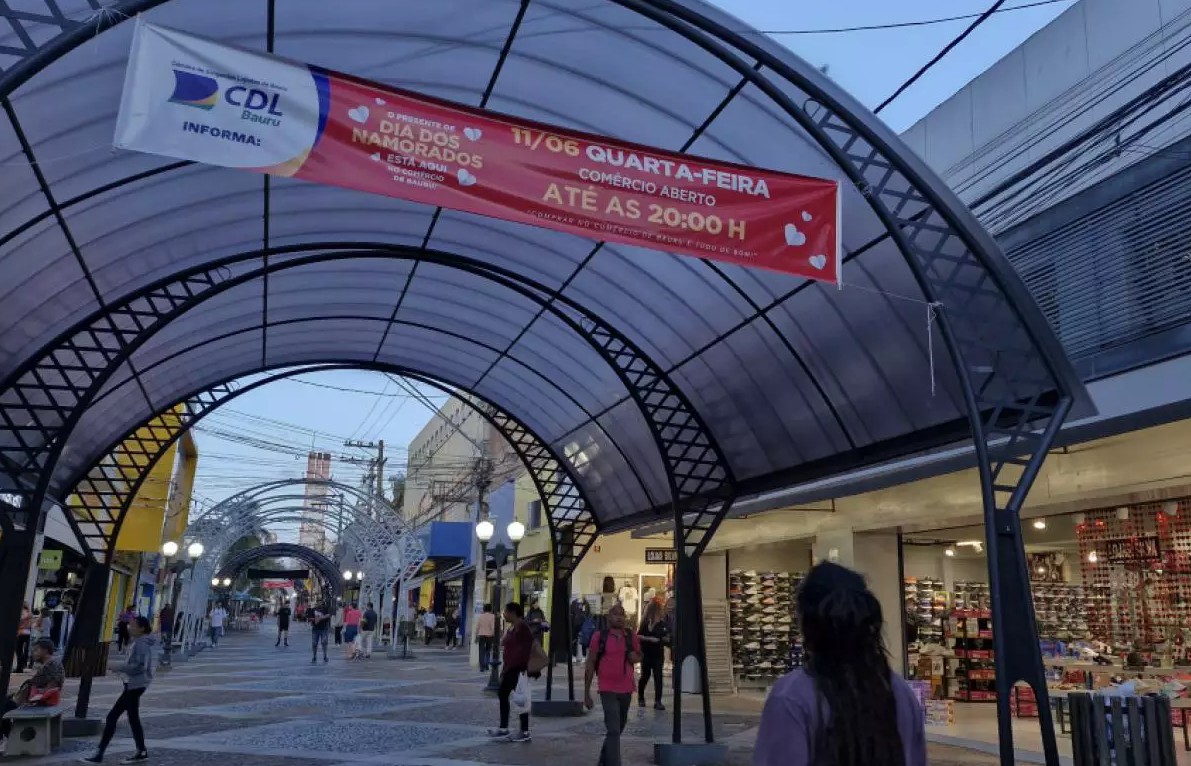 Dia dos Namorados lojas ampliarão horário e terão promoções especiais